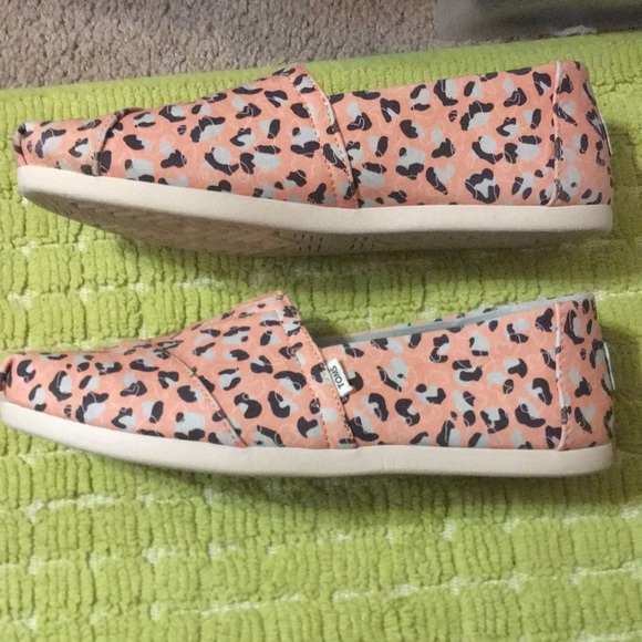 Toms Salmon Leopard Print shoes - Picture 2 of 6